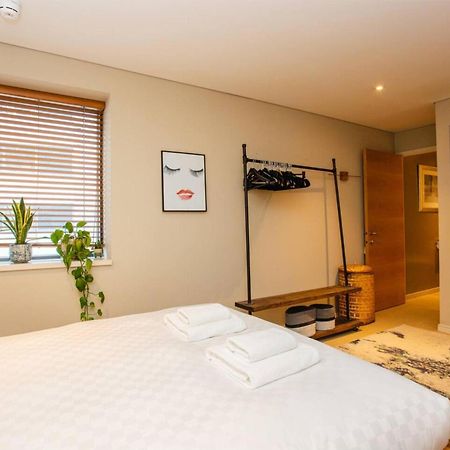 Modern 3 Bedroom Apartment In Paddington London Bagian luar foto