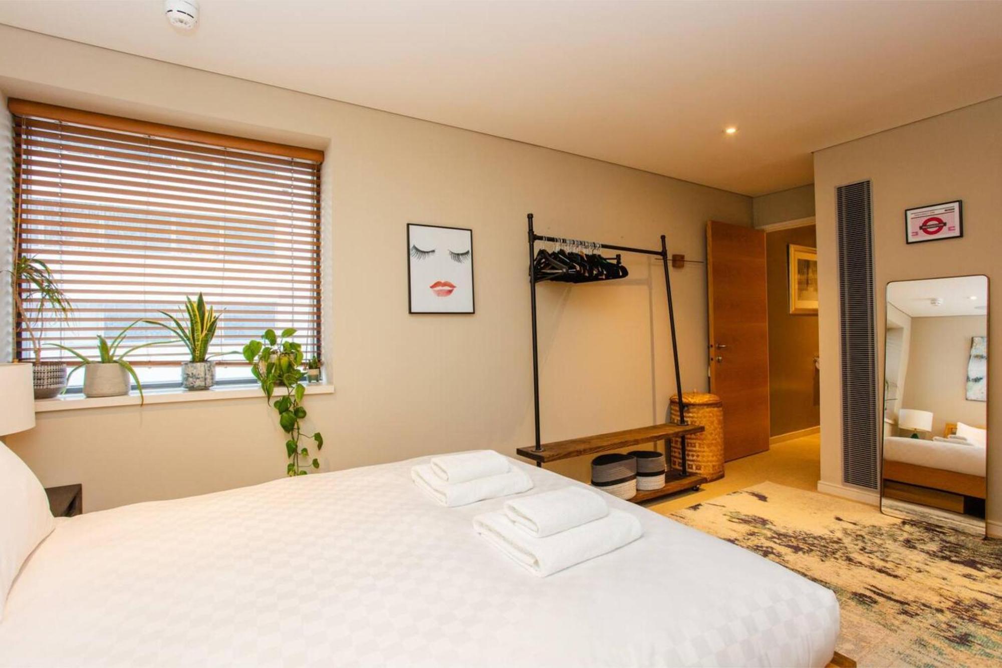 Modern 3 Bedroom Apartment In Paddington London Bagian luar foto