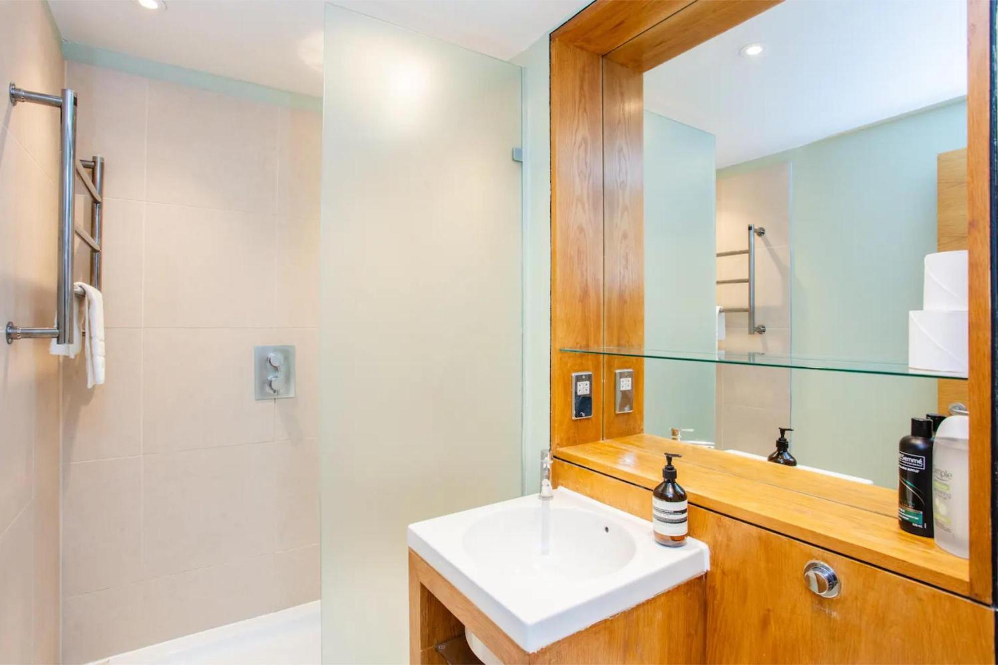 Modern 3 Bedroom Apartment In Paddington London Bagian luar foto