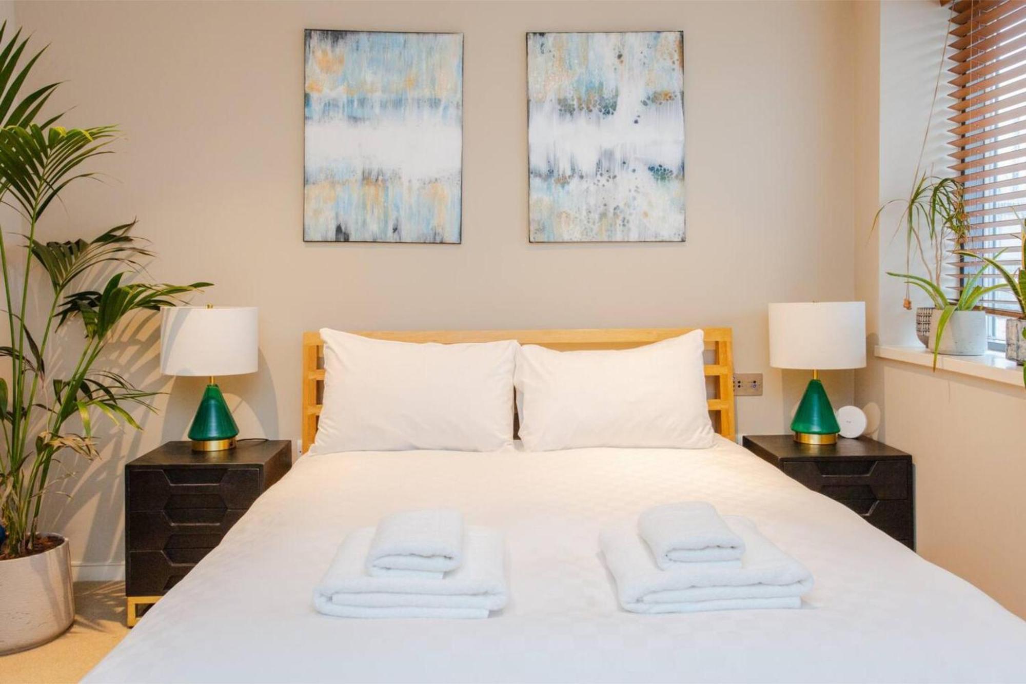 Modern 3 Bedroom Apartment In Paddington London Bagian luar foto